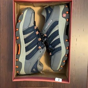 Boys size 2 Swiss Gear shoe